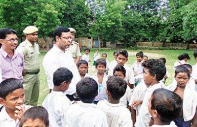 পশ্চিমবঙ্গে স্কুল পরিদর্শনে জেলা ও শিক্ষা কর্মকর্তারা