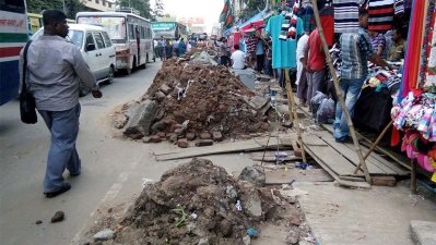 বঙ্গবন্ধু অ্যাভিনিউতে চলছে খোড়াখুড়ি