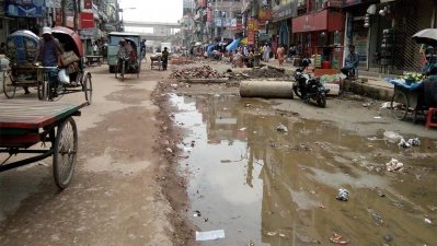 যাত্রাবাড়িতে শহীদ ফারুক সড়কের বর্তমান চিত্র