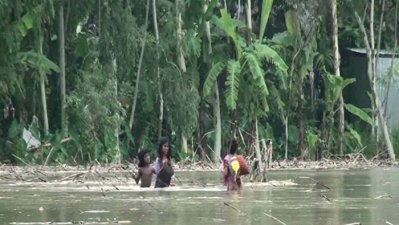 পানিবন্দি মানুষ