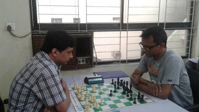 যুগ্মভাবে  শীর্ষে রাকিব ও রাজীব 