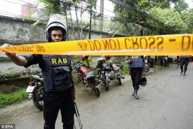 তারা নির্দিষ্টভাবে বিদেশিদেরই খুঁজছিল