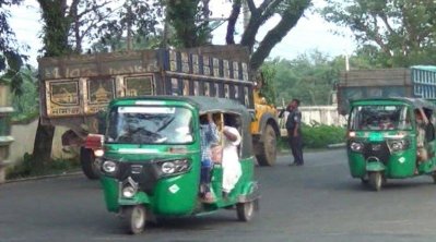 মৌলভীবাজারে পুলিশের চাঁদাবাজি-৩