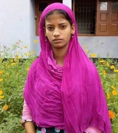 বাক প্রতিবন্ধী এই কিশোরীটি তার বাবা-মায়ের কাছে ফিরতে চায়