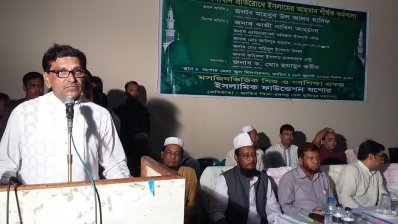 যশোর ইসলামিক ফাউন্ডেশনের জঙ্গিবাধবিরোধী কর্মশালায় বক্তব্য রাখছেন মাহবুব উল আলম হানিফ