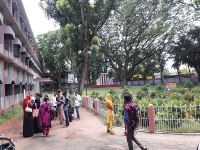 অনুপস্থিত শিক্ষার্থীদের প্রতি নজরদারি শুরু করেছে সাতক্ষীরার কলেজগুলো