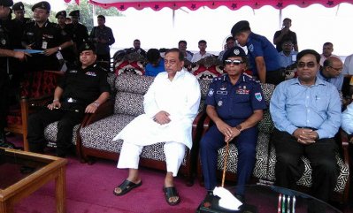 বনদস্যু মজনু ও ইলিয়াস বাহিনীর আত্মসমর্পণ