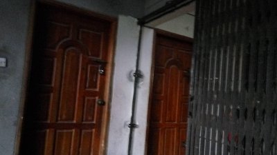 শেওড়াপাড়ায় নুরুল ইসলামের বাড়িতে জঙ্গি আস্তানার দরজা (বন্ধ) 