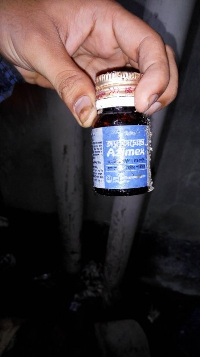 শেওড়াপাড়ায় নুরুল ইসলামের বাড়িতে জঙ্গি আস্তানায় পাওয়া ওষুদের শিশি