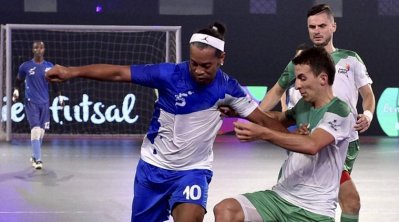 ভারতীয় ফুটসালে একাই পাঁচ গোল করলেন রোনালদিনহো