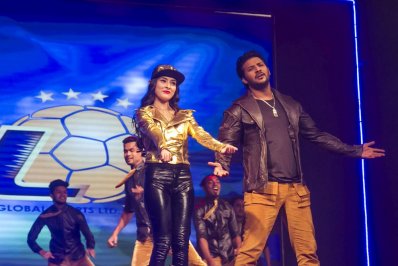 বিপিএল-এর থিম সং &lsquo;লেটস শাউট ফর ফুটবল&rsquo;এর তালে তালে নেচেছেন জনপ্রিয় অভিনেতা নিরব। 