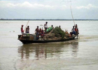 গাইবান্ধায় তিস্তা-ব্রহ্মপুত্র-যমুনা নদীর ভাঙনে ৩ শতাধিক ঘর বিলীন