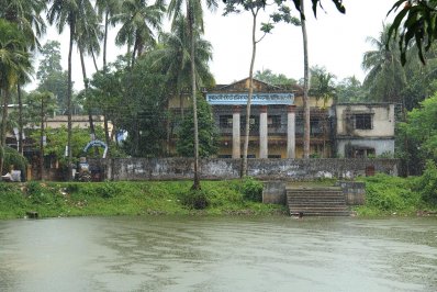 কাঙাল হরিনাথ নির্মিত স্কুল 