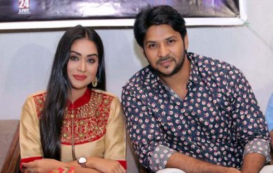মম ও নিরব।