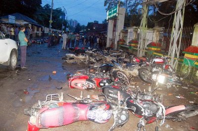 সিলেটে কারারক্ষী-ছাত্রলীগ সংঘর্ষ: অর্ধ শতাধিক মোটরসাইকেল ভাঙচুর