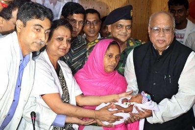 স্বাস্থ্যমন্ত্রীর সঙ্গে