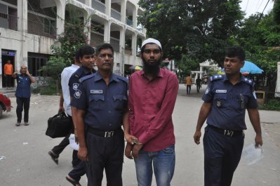 জোবেদা টেক্সটাইলের প্রশাসনিক কর্মকর্তা নাজমুল হুদাকে গ্রেফতার করে পুলিশ