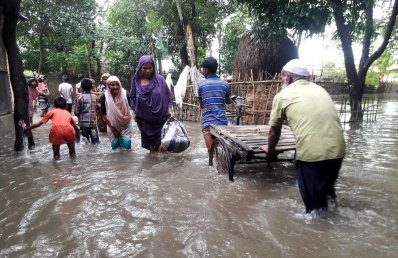 করতোয়া ও মহানন্দায় বাড়ছে পানি : এখনও সাহায্য পায়নি দুর্গতরা