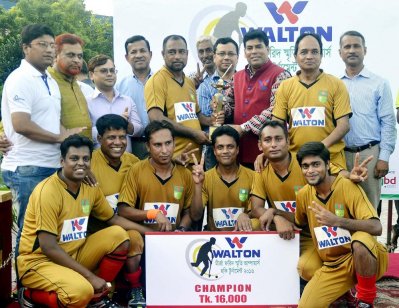 আম্পায়ার্স হকি টুর্নামেন্টে চ্যাম্পিয়ন নান্না দা হকি ফাইভ
