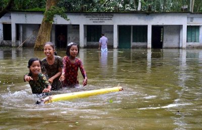 গাইবান্ধায় বন্যায় ১৭৪টি শিক্ষা প্রতিষ্ঠানে পাঠদান বন্ধ