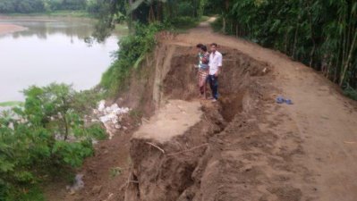 মৌলভীবাজারে মনু নদী প্রতিরক্ষা বাঁধে ভাঙন