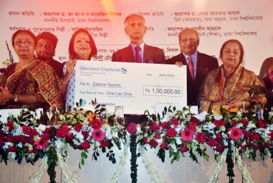 &lsquo;ফিরোজা বেগম স্মৃতি স্বর্ণপদক&rsquo; অনুষ্ঠানে সাবিনা (2)