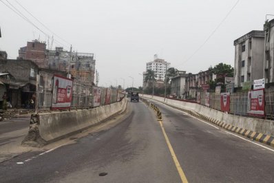 বন্দি সরানো হচ্ছে ঢাকা কেন্দ্রীয় কারাগার থেকে