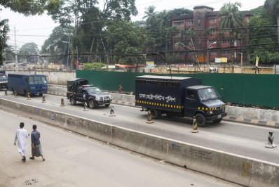 বন্দি সরানো হচ্ছে ঢাকা কেন্দ্রীয় কারাগার থেকে