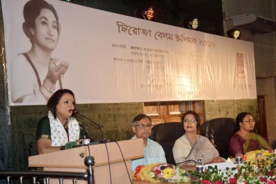 &lsquo;ফিরোজা বেগম স্মৃতি স্বর্ণপদক&rsquo; অনুষ্ঠানে সাবিনা (3)