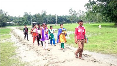 আর পরিচয় লুকিয়ে নয়, এখন নিজের পরিচয়ে স্কুলে যাচ্ছে দাশিয়ারছড়ার শিশুরা