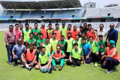 এবার মাশরাফিদের হারালেন আকরাম-পাইলটরা