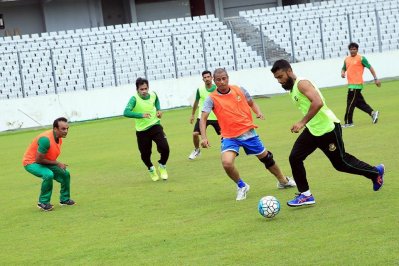 এবার মাশরাফিদের হারালেন আকরাম-পাইলটরা