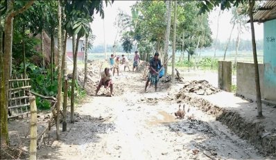 দাশিয়ারছড়ার বানিয়াটারীতে চলছে রাস্তা প্রশস্ত ও পাকা করার কাজ