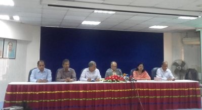 সংবাদ সম্মেলনে বক্তব্য রাখছেন ইউজিসি চেয়ারম্যান অধ্যাপক আবদুল মান্নান