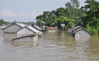 বন্যায় ভাসছে ইসলামপুর উপজেলার জারুলতলা বাজার