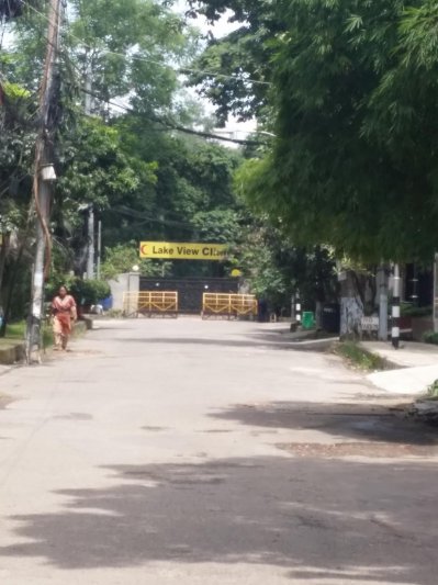 নীরব হলি আর্টিজান বেকারির সড়ক