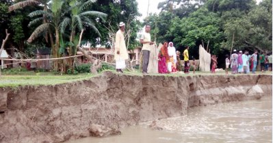 ব্রহ্মপুত্রের ভাঙনে হুমকির মুখে দক্ষিণ নারায়ণখোলা প্রাথমিক বিদ্যালয়