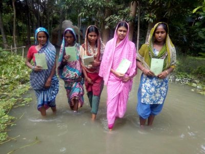 মানিকগঞ্জে বন্যা দুর্গতদের কিস্তি আদায়ে তৎপর এনজিওগুলো