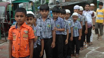 নাম ও পোশাক বদলে চালু আছে রাজশাহীর পিস স্কুল