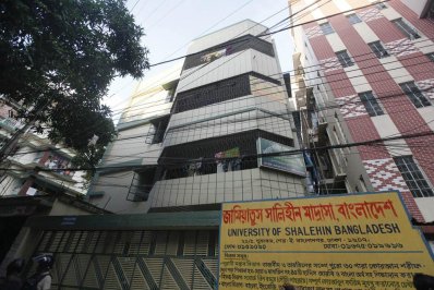 পুলিশের অভিযানে ড্যাফোডিলের ১০ শিক্ষার্থীসহ আটক  ১২