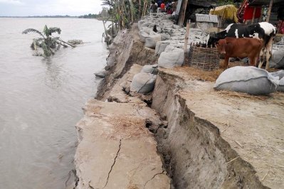 লালমনিরহাটে ধরলায় দেখা দিয়েছে তীব্র ভাঙন