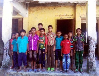 ঝুঁকিপূর্ণ ভবনে পাঠদান, যেকোনও সময় দুর্ঘটনার আশঙ্কা