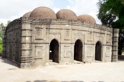 নওগাঁর মান্দায় ঐতিহাসিক কুসুম্বা মসজিদ