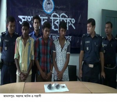 রিভলবার ও গুলিসহ জামালপুরে তিন সন্ত্রাসী গ্রেফতার