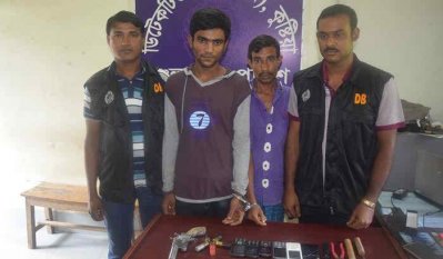 কুষ্টিয়ায় অস্ত্র ও গুলিসহ আটক ২