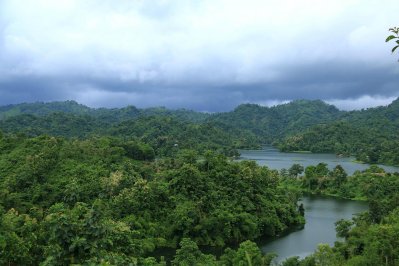 পাহাড়, হ্রদ আর মেঘের রাঙামাটি... ছবি: ফারুখ আহমেদ 