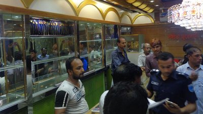 বোমা ফাটিয়ে স্বর্ণের দোকান লুট