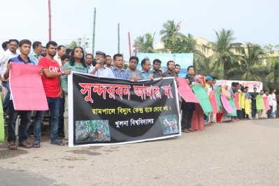মানববন্ধনে বক্তারা