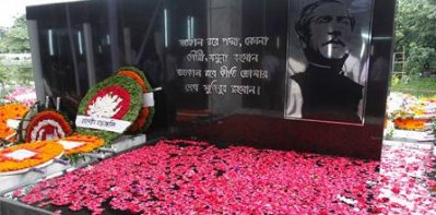 বঙ্গবন্ধুর প্রতিকৃতিতে রাষ্ট্রপতি ও প্রধানমন্ত্রীর শ্রদ্ধা