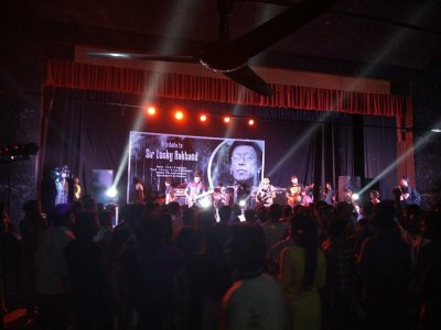 ট্রিবিউট টু স্যার লাকী আখান্দ- মঞ্চ।
